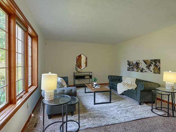 3rd image of 8 Erin Ct