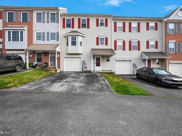 208 Country Ridge Dr, Red Lion, PA 17356