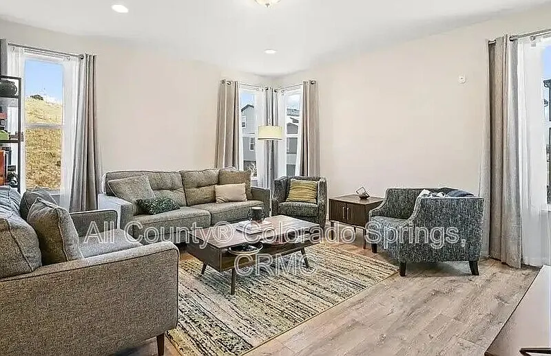 3 bed, 3.5 bath, 2148 sqft, $2,595 — Photo 4