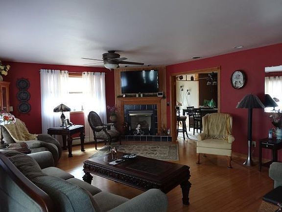 3rd image of 735 Marinette Ave