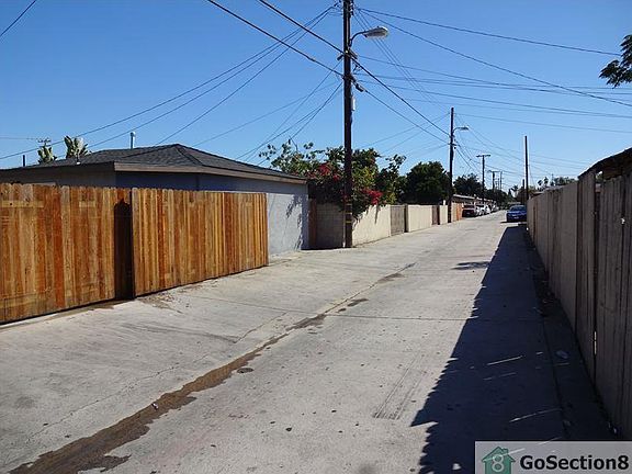3rd image of 859 1/2 S Olive St