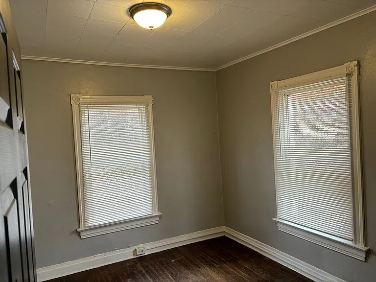 2427 Switzer Ave — Photo 5