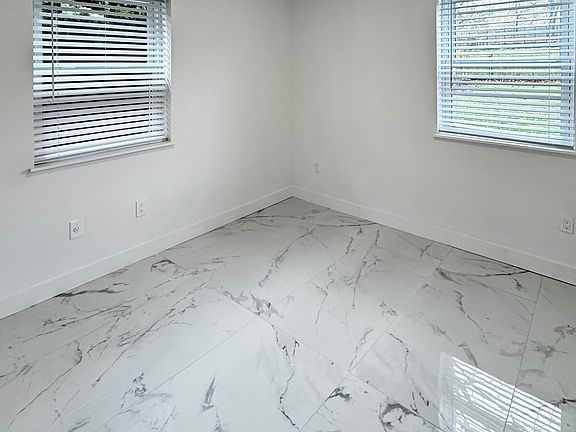 BEDROOM (UN-STAGED)