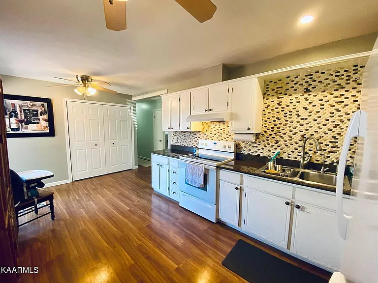109 Ida Hertzler Ln — Photo 9