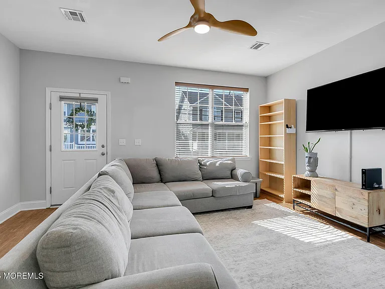 88 Seadrift Ave — Photo 5
