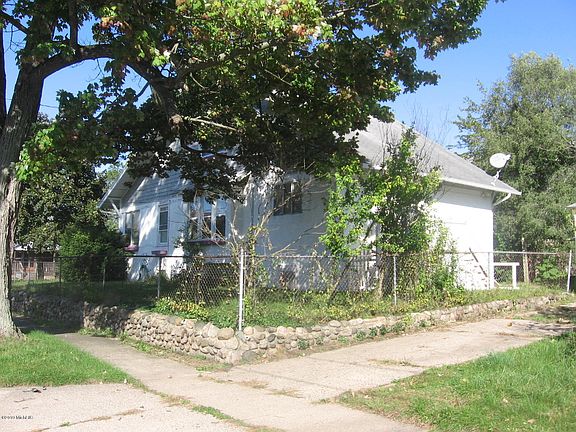 3rd image of 39 Massachusetts Ave