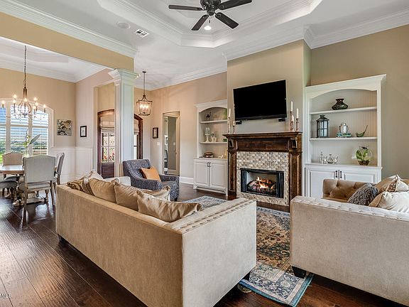 5th image of 210 Cascade Palm Ct
