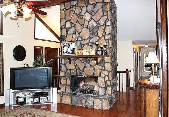 L/R, high ceiling, gas logs 