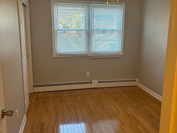 5th image of 20 Charlene Dr #1