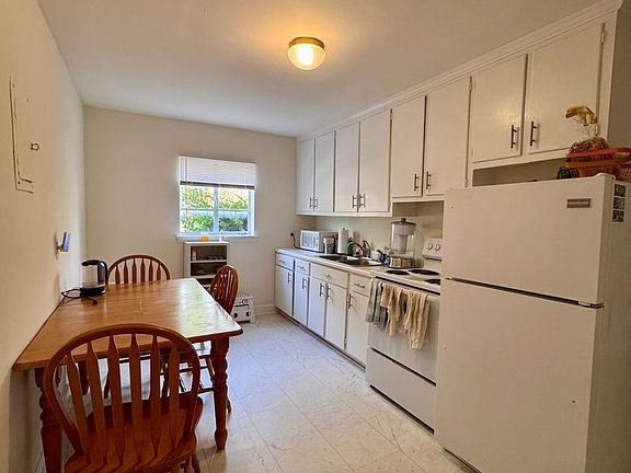 3rd image of 408 Martin Luther King Jr Blvd APT C1