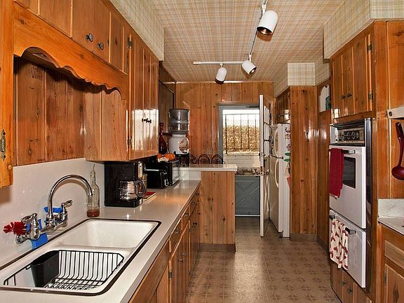 5th image of 3020 Whittier St