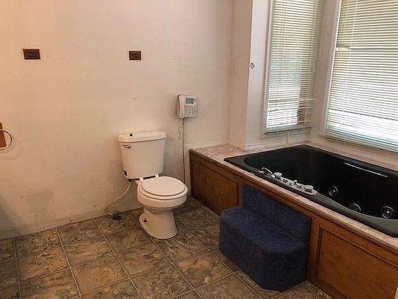 4th image of 1603 Plantation Cir