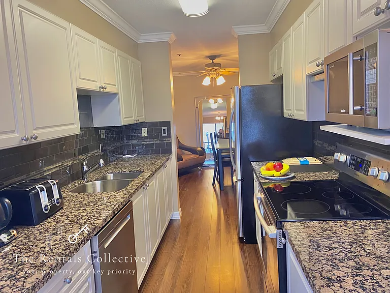 223 Mountain Hwy #Penthouse 11 — Photo 4