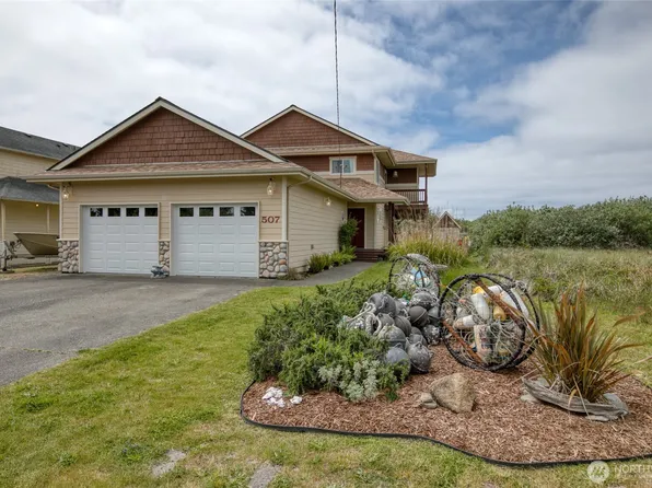 507 Sand Dune Avenue SW, Ocean Shores, WA 98569