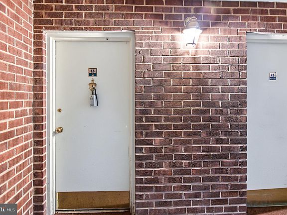 2nd image of 1523 Northgate Sq APT 2A