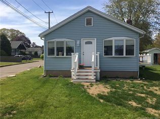 2 Waverly Park Rd, Branford, CT 06405