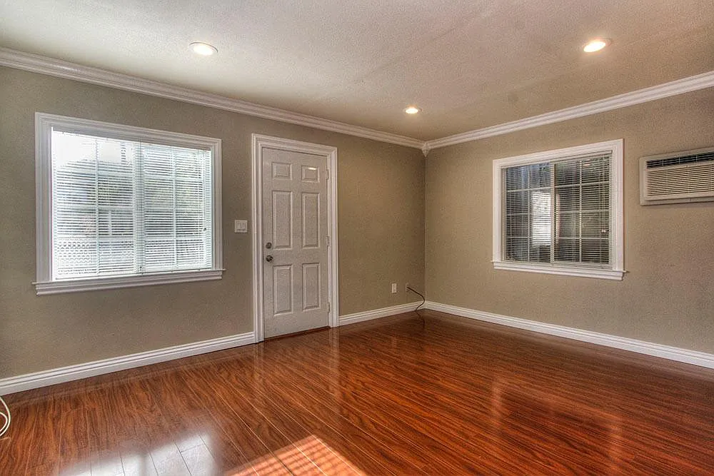 10580 Merriman Rd photo 1