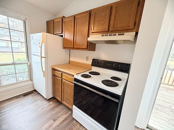 3rd image of 3853 S Laurel Ct