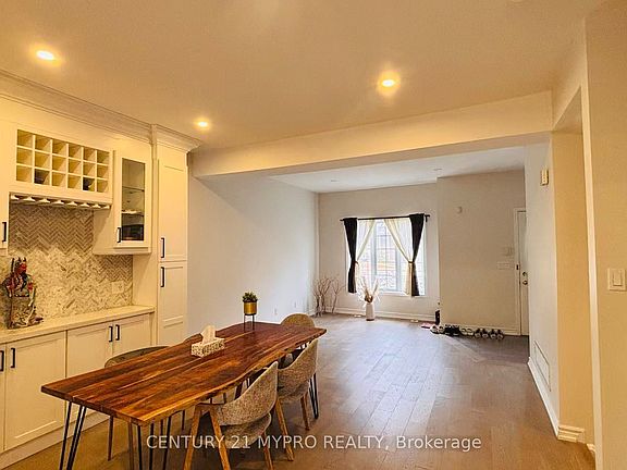 5th image of 15 Saint Moritz Way Unit 10