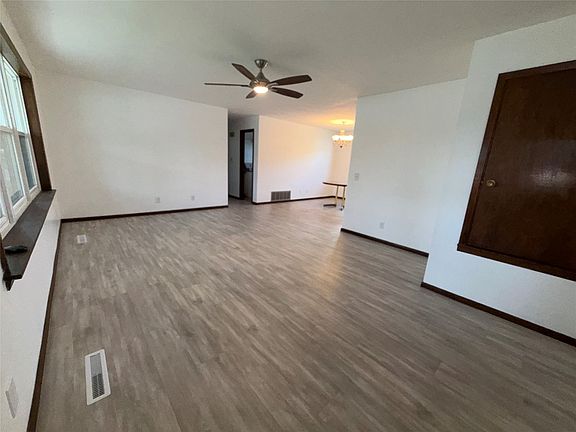 3rd image of 805 E Price St