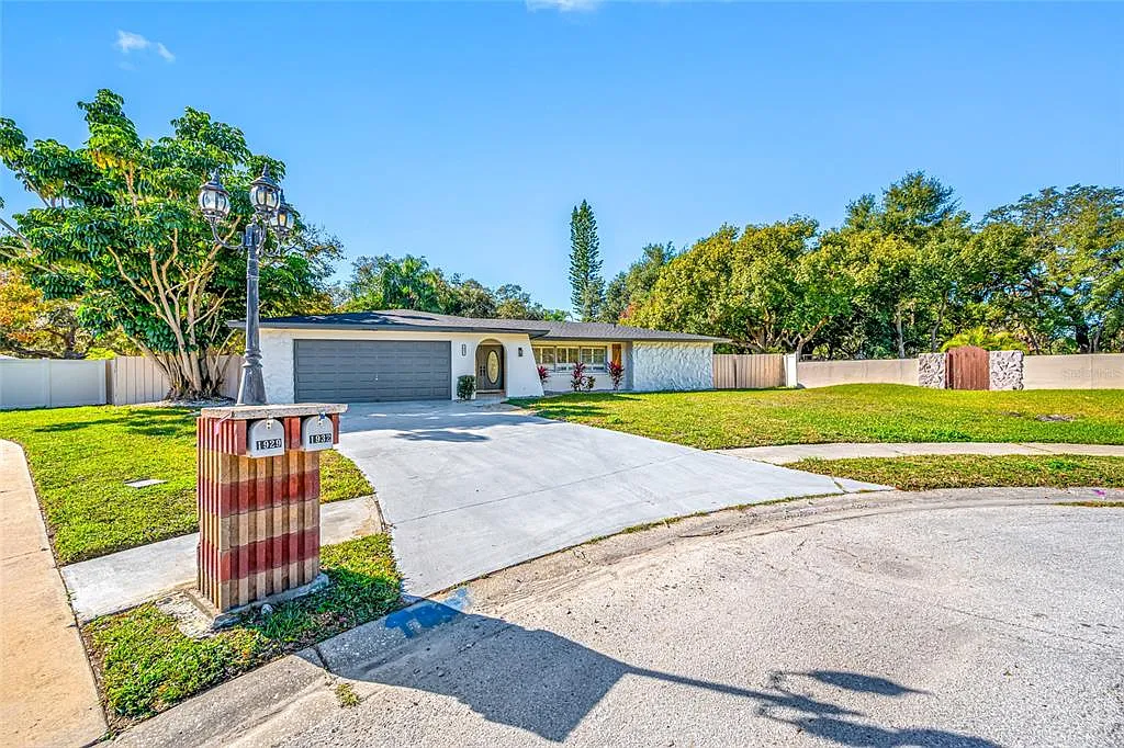 4 bed, 2.0 bath, 2100 sqft, $4,750 — Photo 3