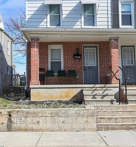 812 Dale St — Photo 1