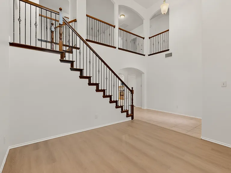781 Lancashire Ln — Photo 11