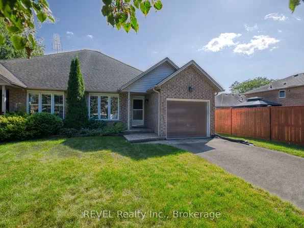 4 Saddler St, Pelham, ON L0S 1E4