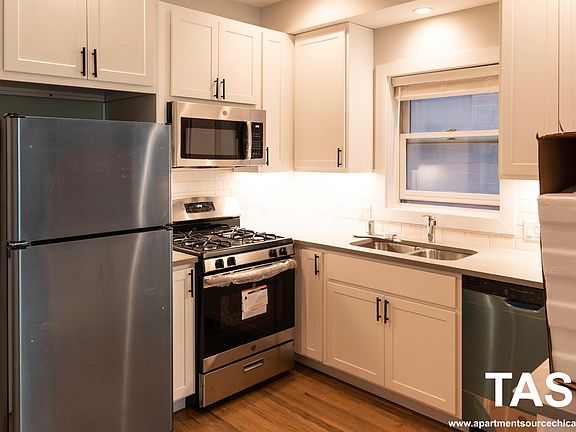 4th image of 2324 N Southport Ave APT 2