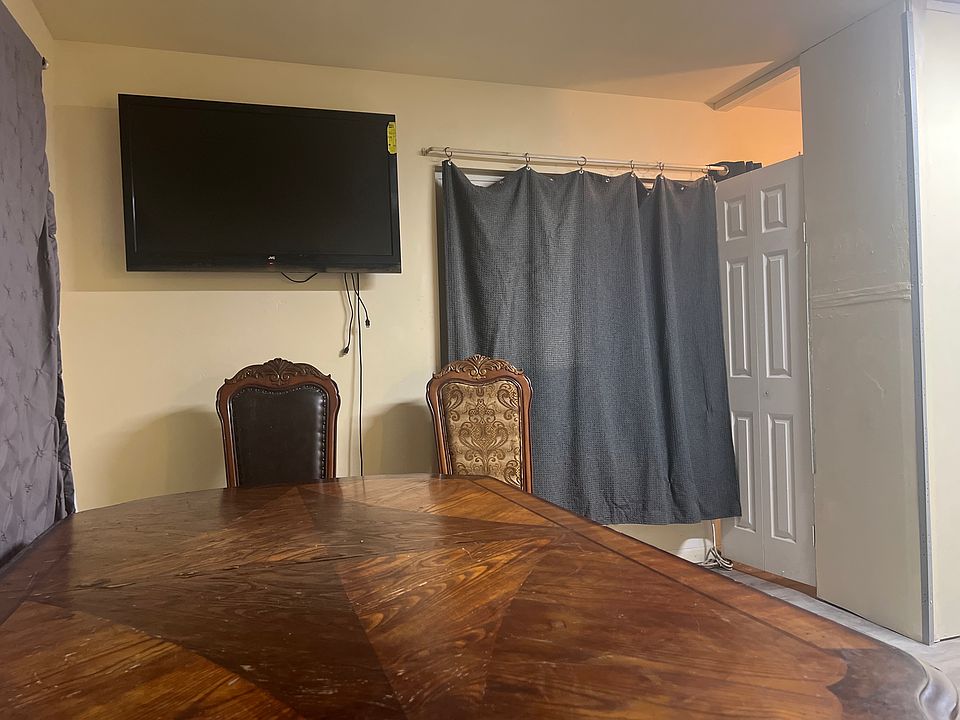 2nd image of 844 Sunset Blvd #3