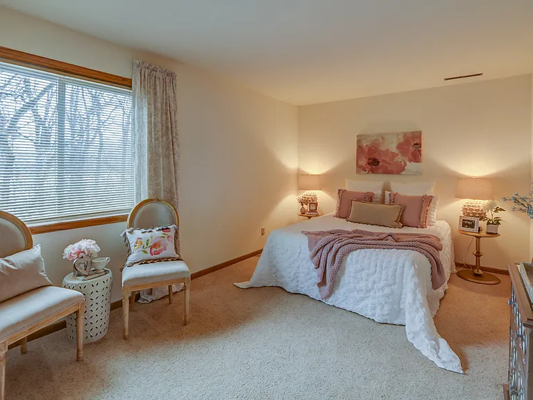 Tree Lane Park Apartments — Photo 6