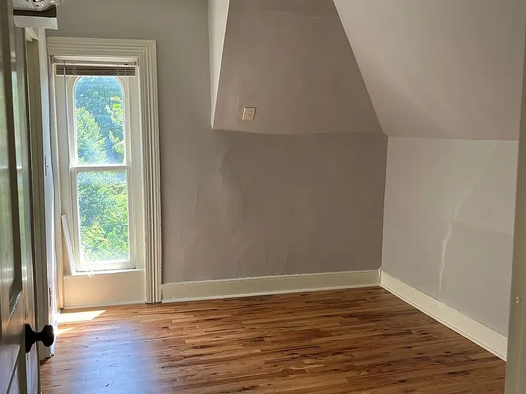 GHP 11-109 W Ormsby — Photo 8