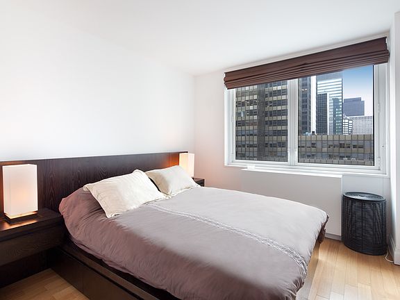 4th image of 212 E 47th St APT 25D