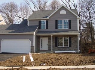 6 Regina Dr, Sinking Spring, PA 19608