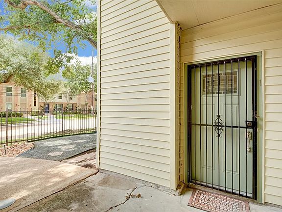 4th image of 2300 Augusta Dr APT 1