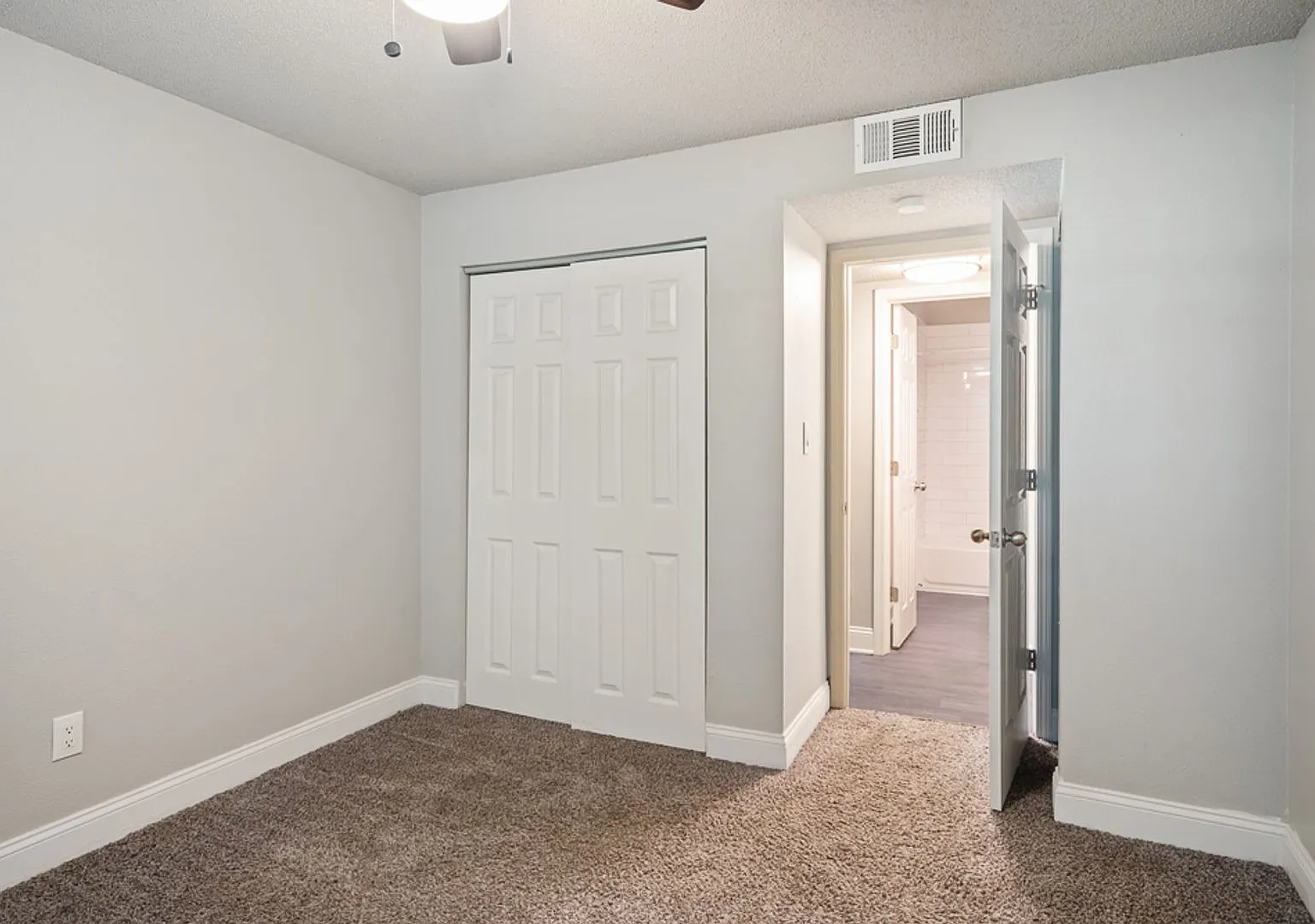 Pendleton Heights Apartments — Photo 3