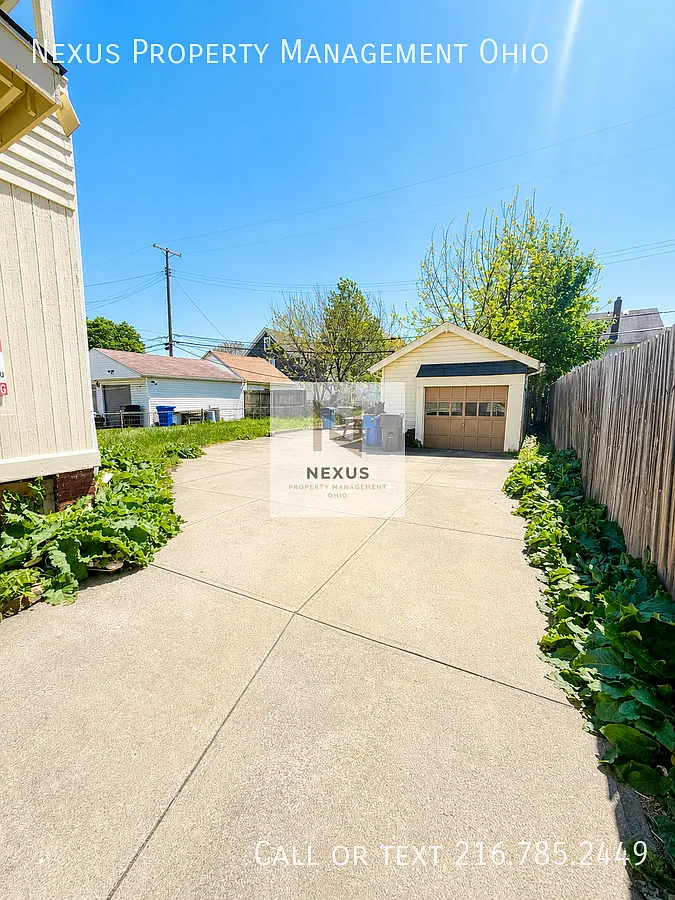 Building Photo - 10609 Bernard Ave #1