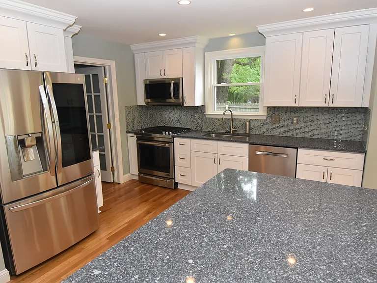 2901 Meadow View Rd — Photo 10