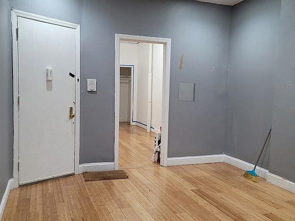 3rd image of 662 Halsey St APT 1L