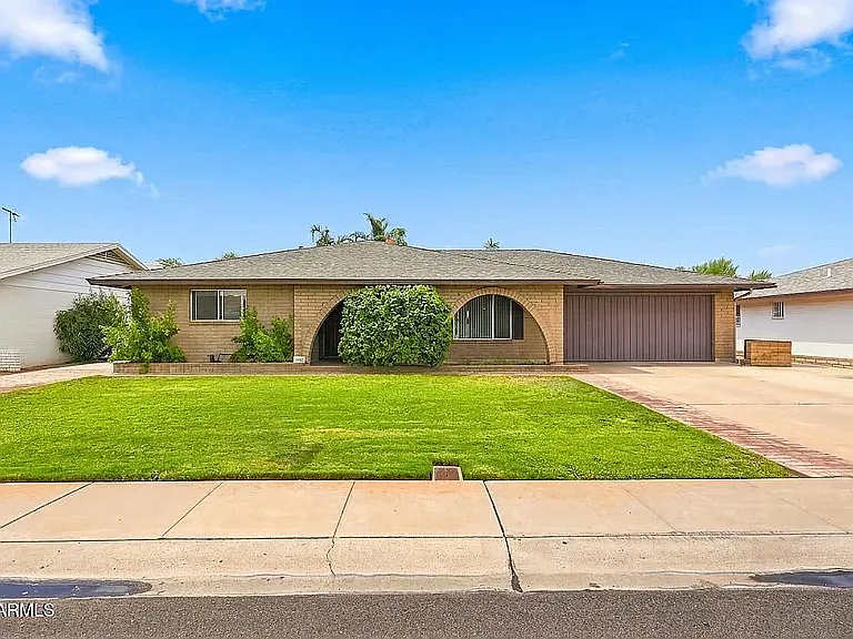 3 bed, 1759 sqft, $2,100 — Photo 1