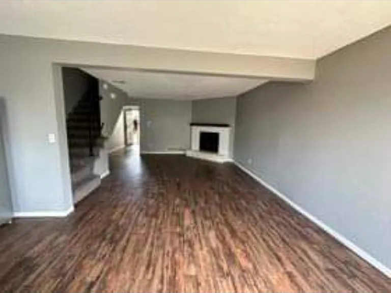 1910 NE Knollbrook St — Photo 5