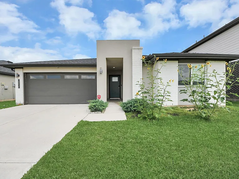 28930 Yulee Mill Dr — Photo 4