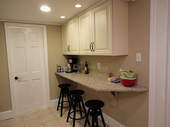 Eat-in Kitchen