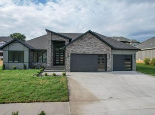 1606 E Hayloft Dr, Ozark, MO 65721