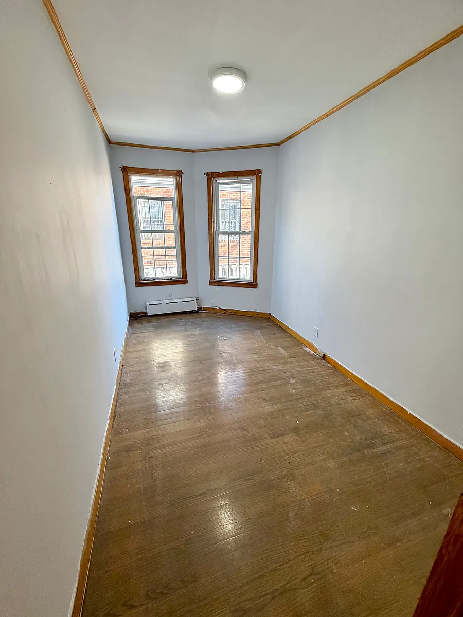 Photo 2 of 13 - 10328 112th St - South Richmond Hill, NY Room #1 - 10328 112th St