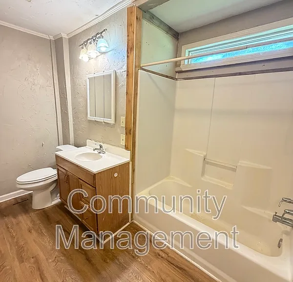 18819 Greenwell Springs Rd #D1 — Photo 2