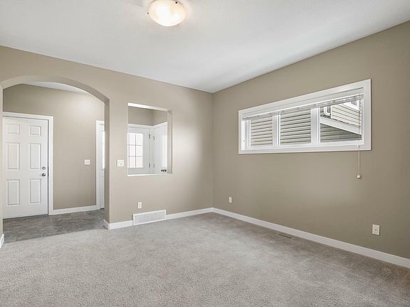 5th image of 28 Rowberry Ct