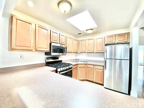 2nd image of 3474 Broadway #Penthouse Townhouse
