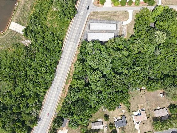 4th image of 207-211 Guilford College Rd