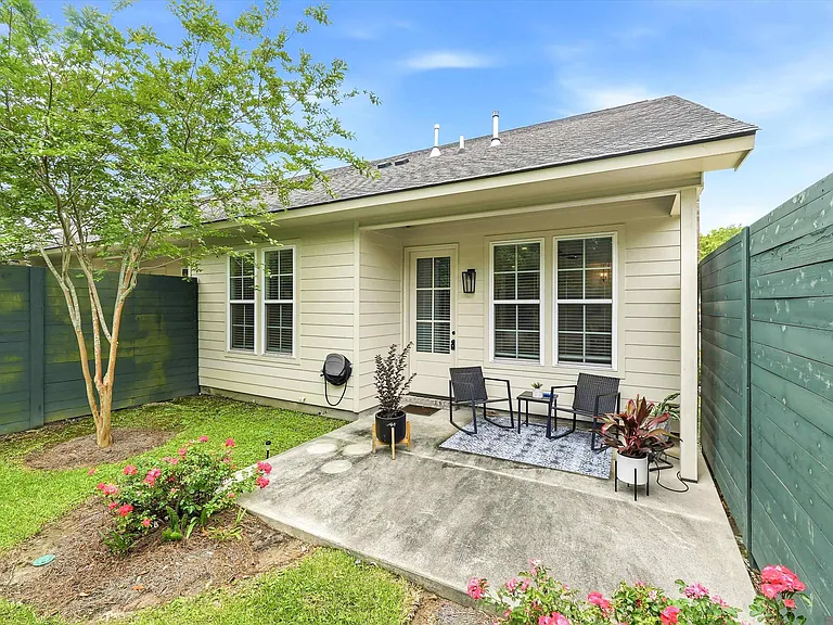 305 Saint Thomas Ln — Photo 16
